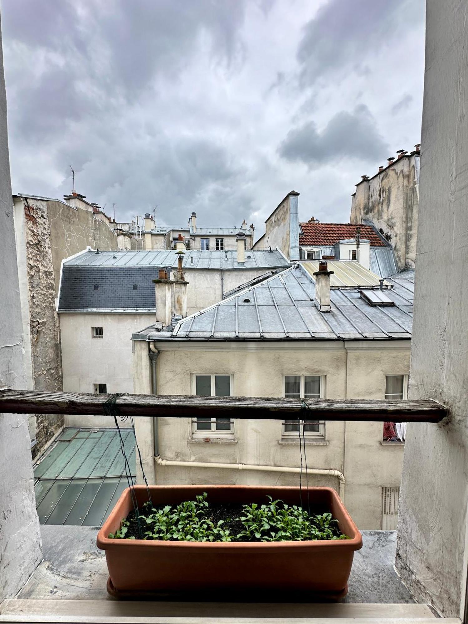 Chic In Ecouffes In Marais * Paris