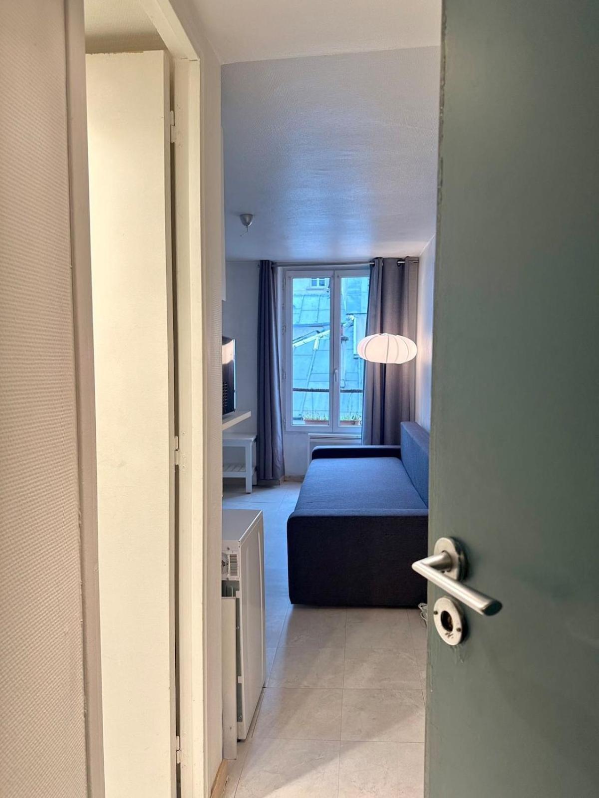 Apartment Chic In Ecouffes In Marais